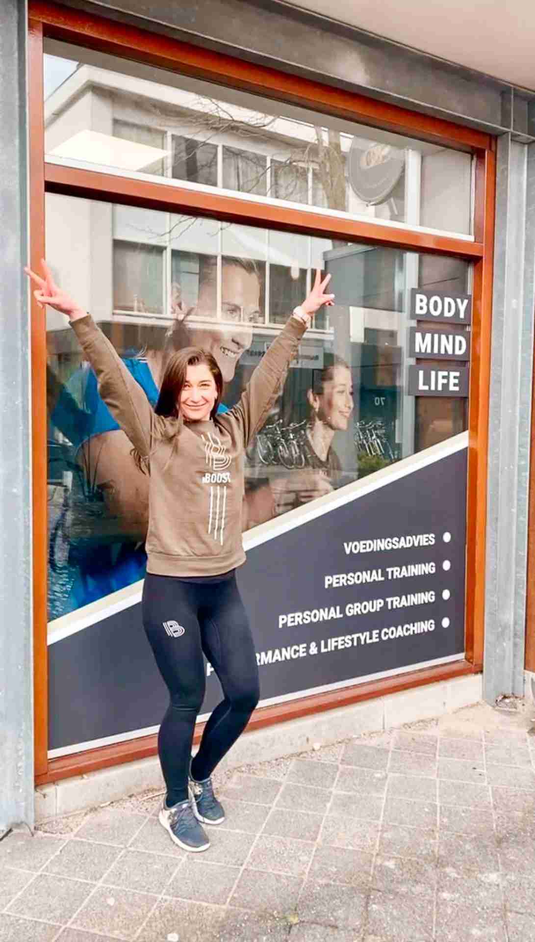 Lora staat blij voor BOOSTClubs Zeist, voor personal training, persona group training en coaching