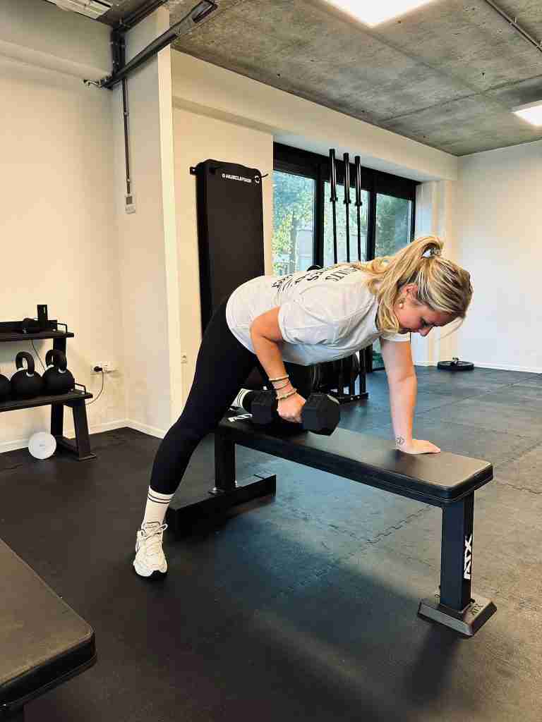 15 kilo afvallen: hoe Rebecca ging van walgen van zichzelf naar vol plezier trainen!