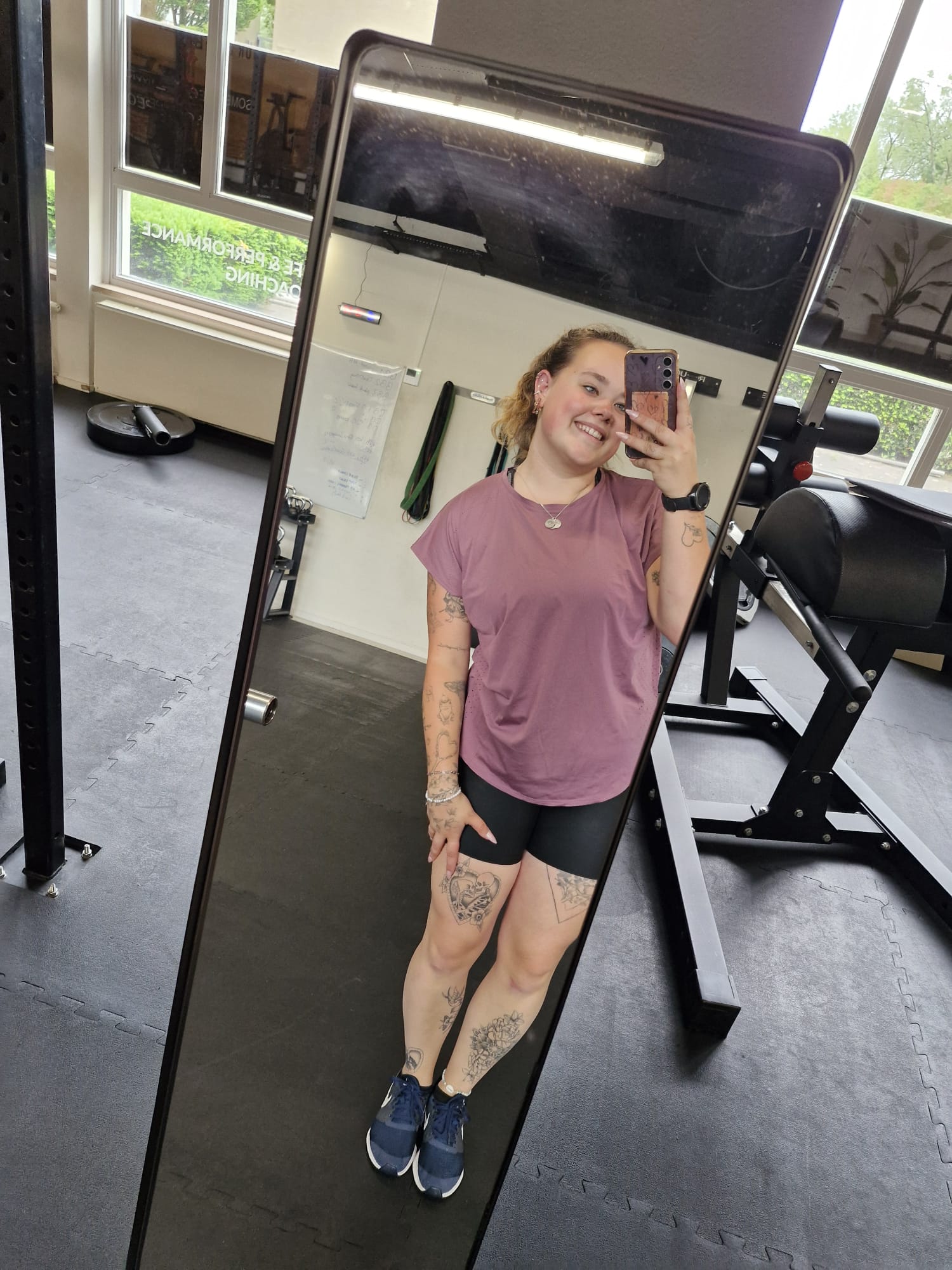 Marit in de spiegel bij BOOSTClubs De Meern